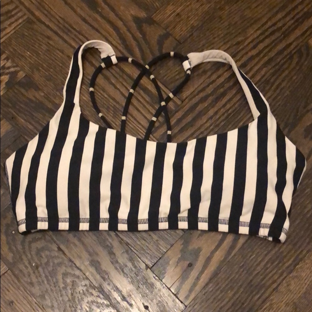 Lululemon free to be bra